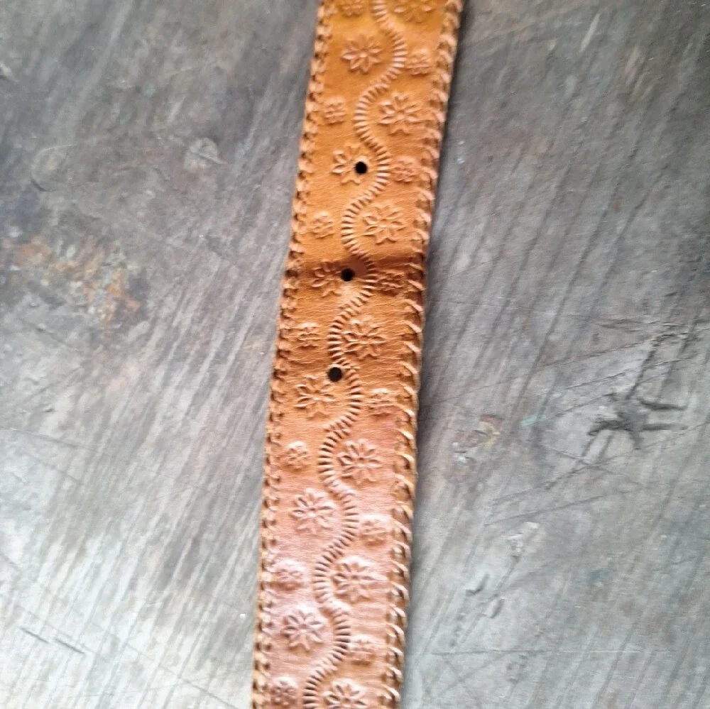 Lands End Handcrafted Multicolor Leather women’s Belt sz 28